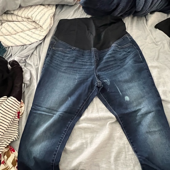 Maternity Lot - Picture 7 of 11